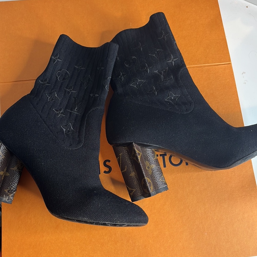 Boots - Picture 4 of 4